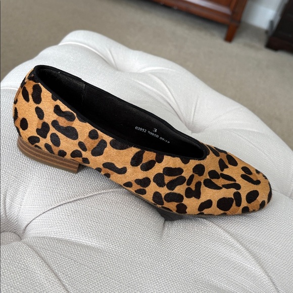 Marks and Spencer (M&S) leather leopard flats - Picture 3 of 9